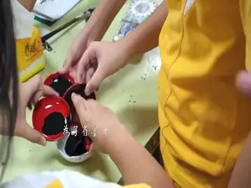 收拾用具千萬不要省墨汁(影片長度00:29)