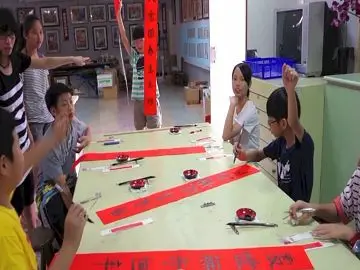 學生討論/挑選作品(影片長度00:34)